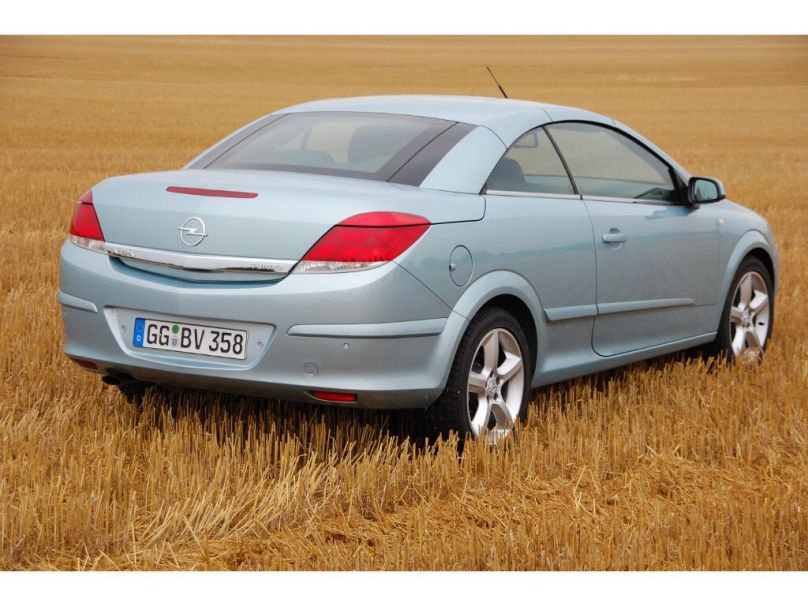 Paris 2010: Weltpremiere des Opel Astra Sports Tourer