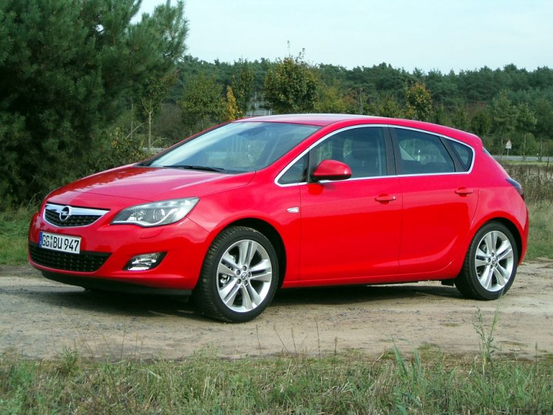 Paris 2010: Weltpremiere des Opel Astra Sports Tourer