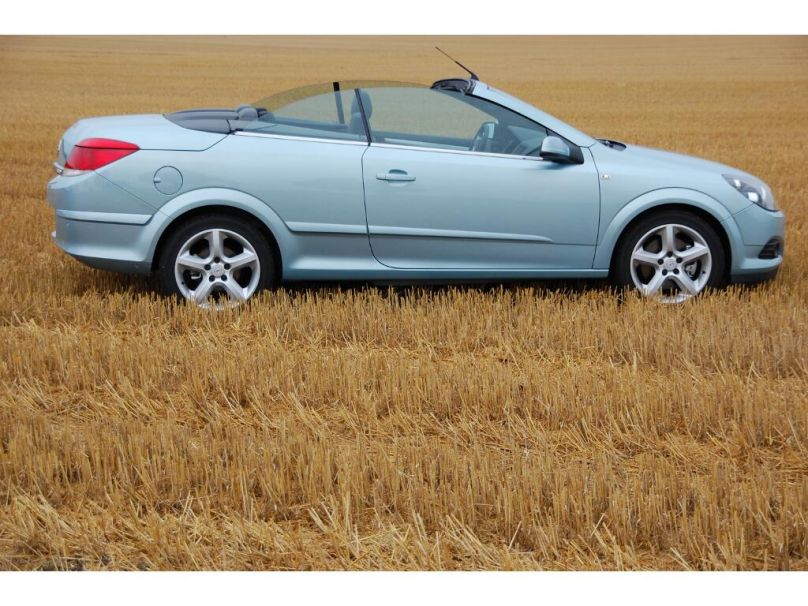 Paris 2010: Weltpremiere des Opel Astra Sports Tourer