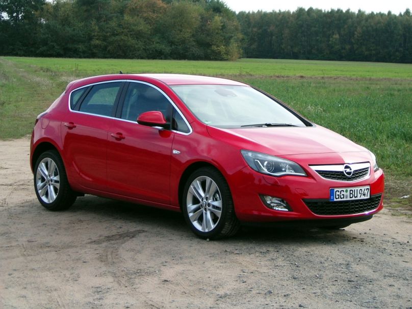 Paris 2010: Weltpremiere des Opel Astra Sports Tourer