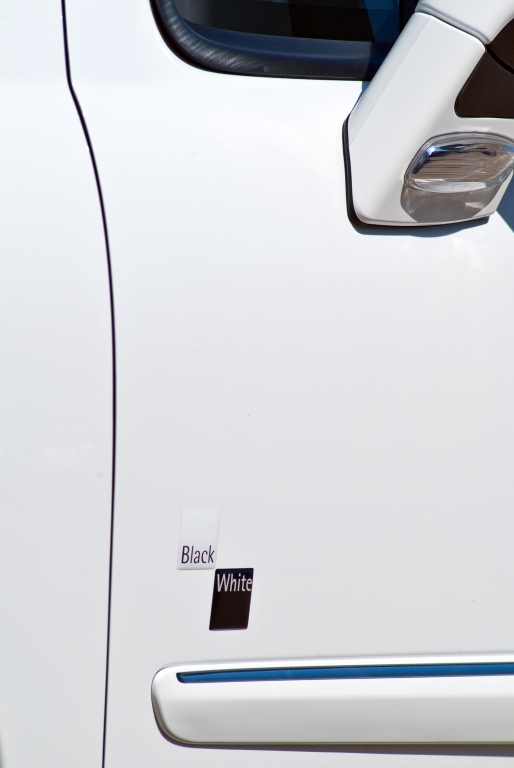 Peugeot 207 CC Black & White Edition.
