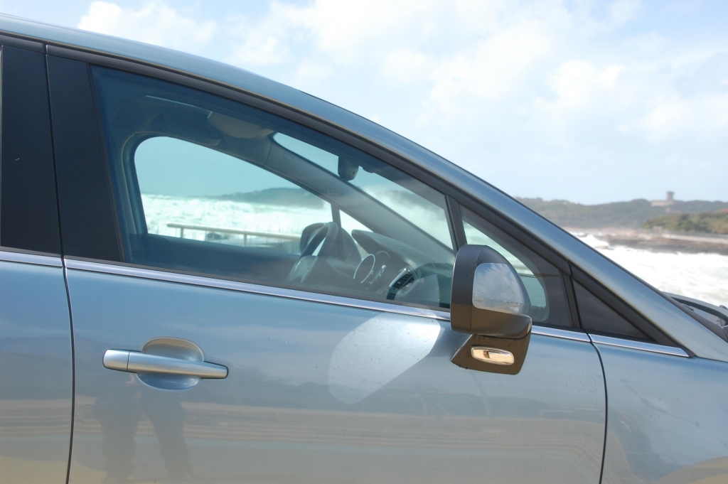 Peugeot 5008 1.6 l 155 THP Premium: Panoramablick auf allen Plätzen