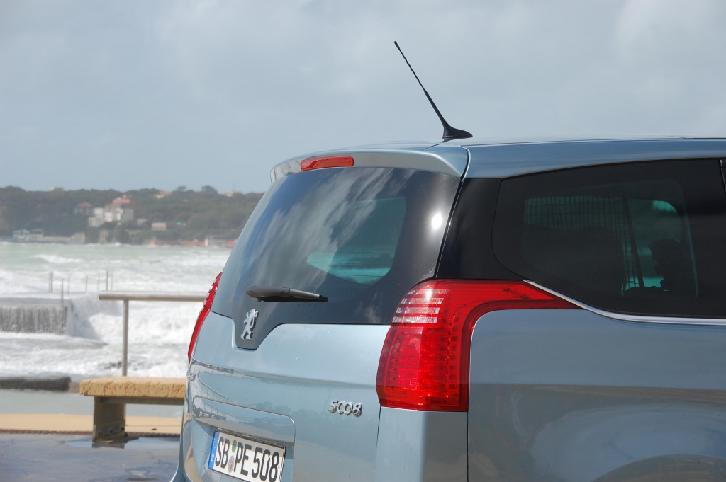 Peugeot 5008 1.6 l 155 THP Premium: Panoramablick auf allen Plätzen