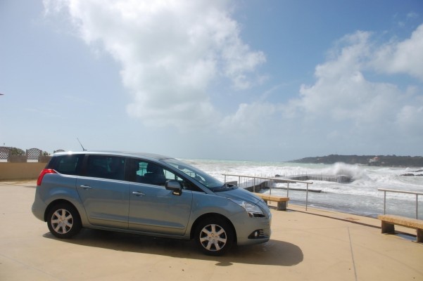 Peugeot 5008 1.6 l 155 THP Premium: Panoramablick auf allen Plätzen