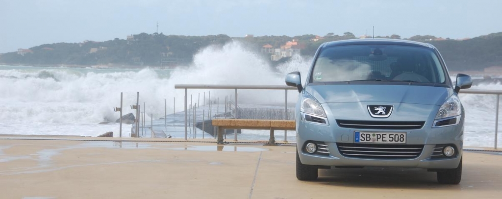 Peugeot 5008 1.6 l 155 THP Premium: Panoramablick auf allen Plätzen