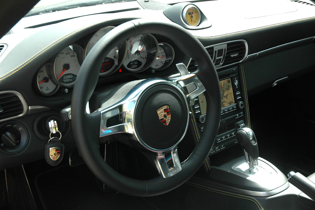 Porsche 911 Turbo: Blick ins Cockpit. 
