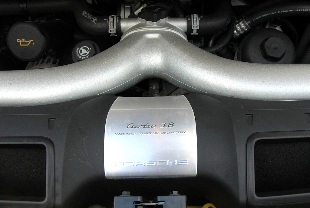 Porsche 911 Turbo: Der 3,8-Liter-Sechszylinder verfügt über variable Turbinengeometrie.