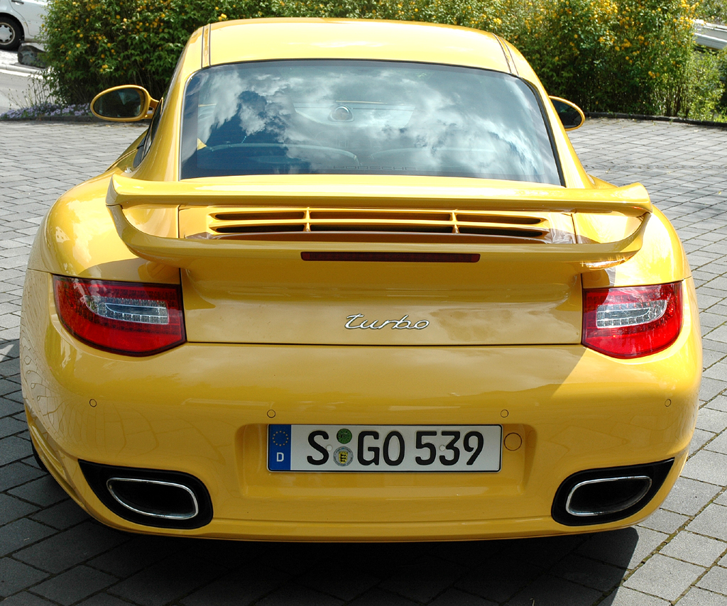 Porsche 911 Turbo: Heckansicht. 