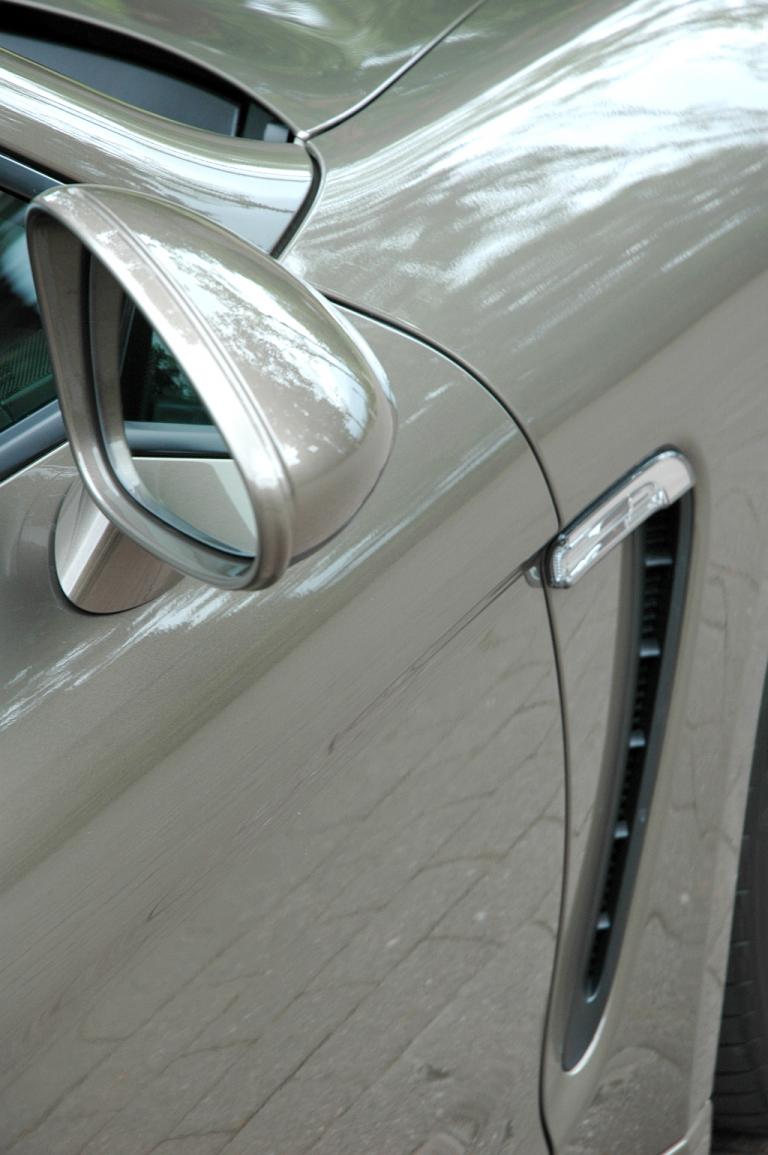Porsche Panamera Sechszylinder: Detailaufnahme an der Seite. 
