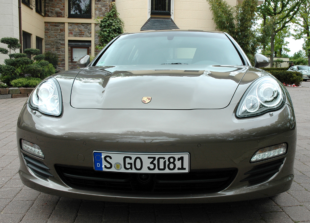 Porsche Panamera Sechszylinder: Frontansicht. 