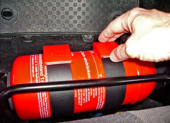Ratgeber: Ein Feuerlöscher sollte im Auto sein
