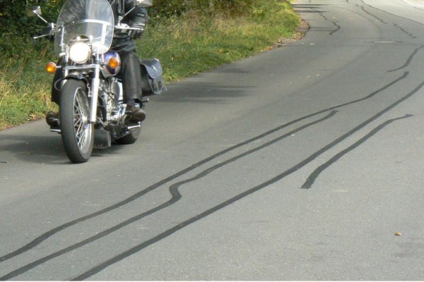 Reisen mit dem Motorrad: Gefahrenquellen für Biker 