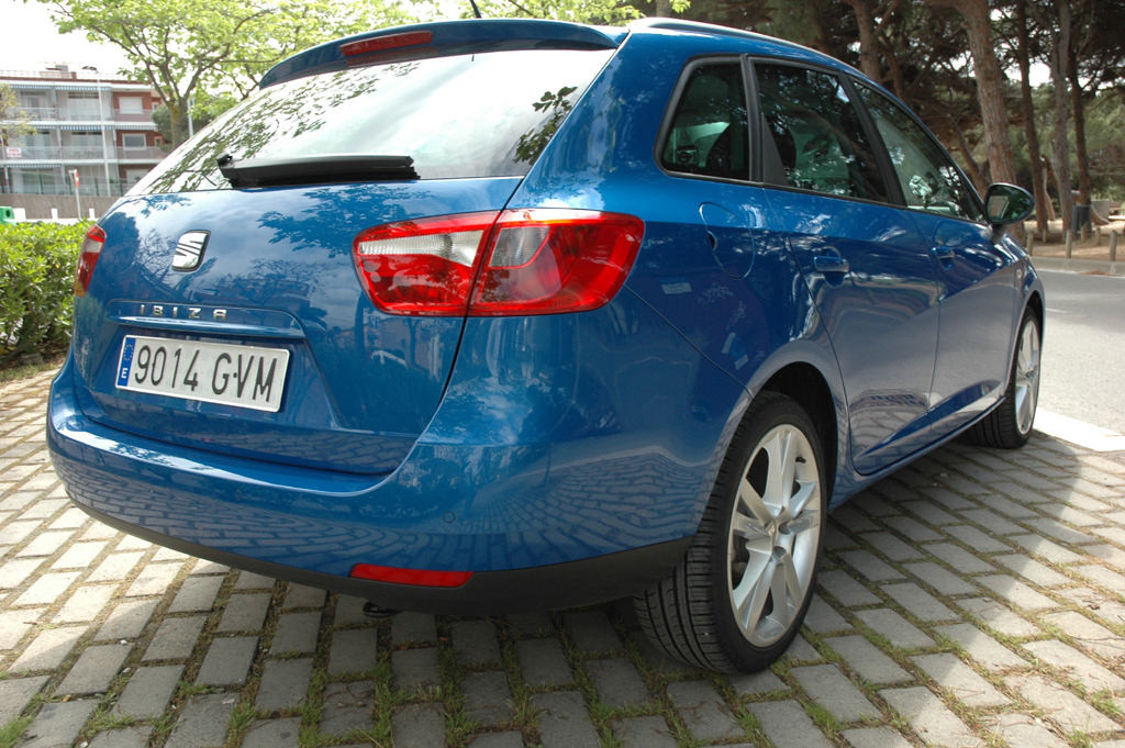 Seat Ibiza ST: Heck-/Seitenansicht. 