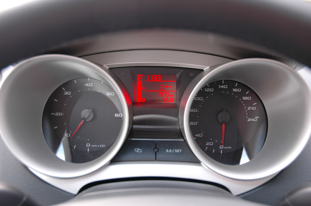 Seat Ibiza ST: Rundinstrumenten-Röhren. 