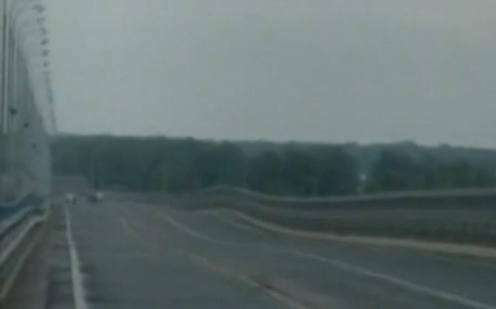 Seekrankheit auf einer Straßenbrücke