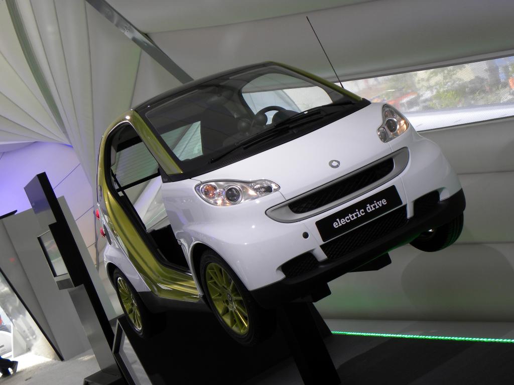 Smart Urban Stage in Berlin: Ein Smart Eelectric Drive in Augenhöhe.