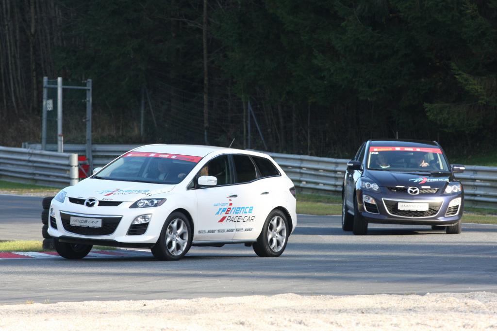 Spaß am Ring auf zwei und vier Rädern