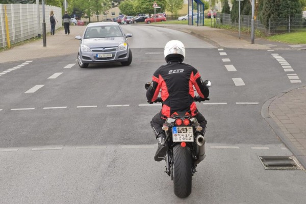 Tipp für Motorradfahrer: Vorerst defensiv fahren 