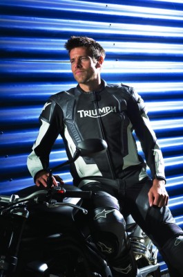 Triumph entwickelt Bekleidungskollektion mit Alpinestars