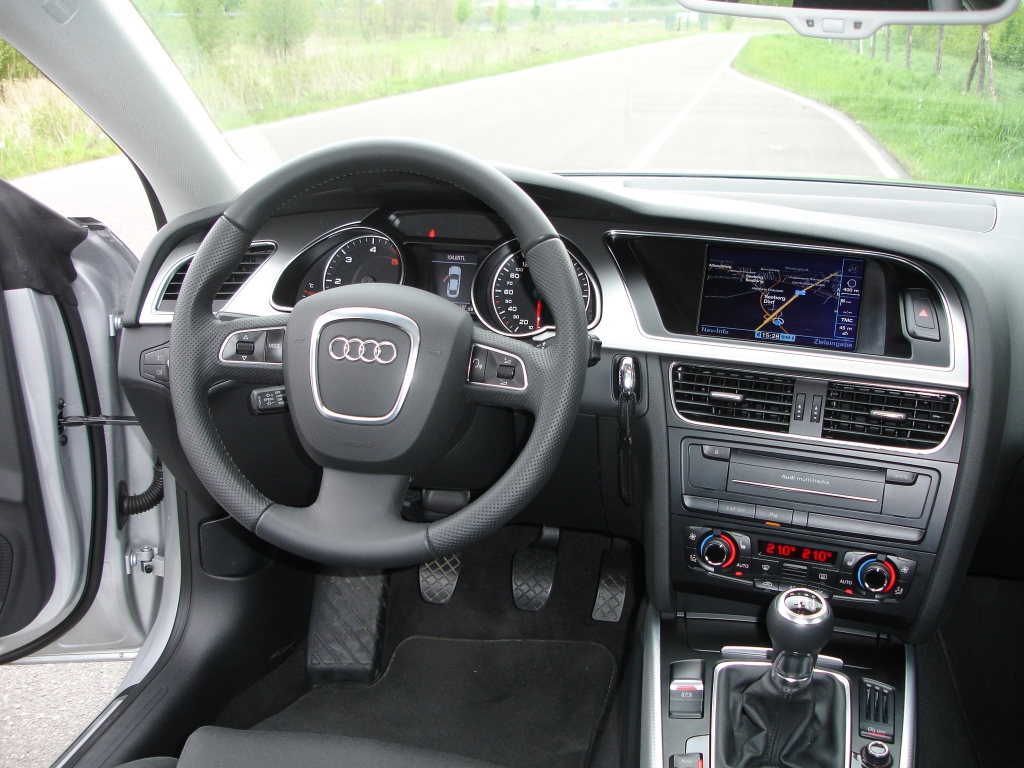 Typisches Audi-Cockpit: einladend, übersichtlich, komfortbetont.