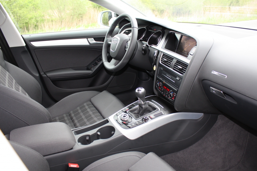 Typisches Audi-Cockpit: einladend, übersichtlich, komfortbetont.