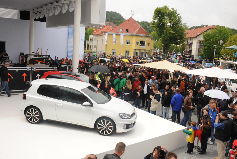 Volkswagen Golf GTI Adidas. 