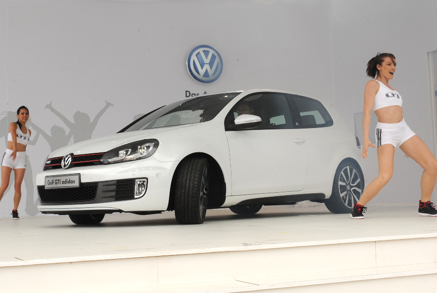 Volkswagen Golf GTI Adidas. 