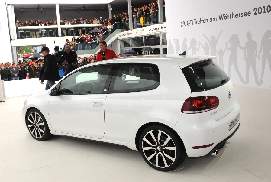 Volkswagen Golf GTI Adidas. 