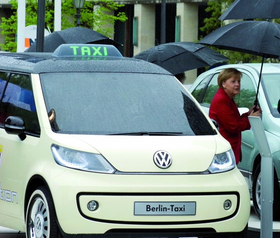 Volkswagen zeigt Studie des emissionsfrei fahrenden Berlin Taxis