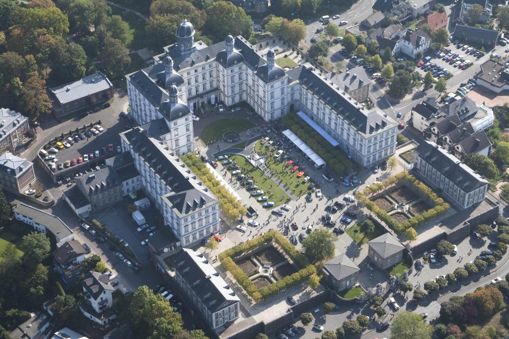 Vom 10. bis 12. September lädt die Schloss Bensberg Classics zum zweiten Mal Liebhaber klassischer Fahrzeuge ins Grandhotel Schloss Bensberg. 