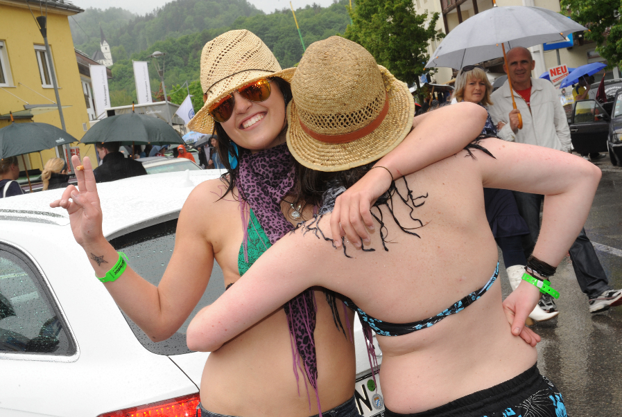 Wörthersee 2010: Der See rief, Fans und Girls kamen