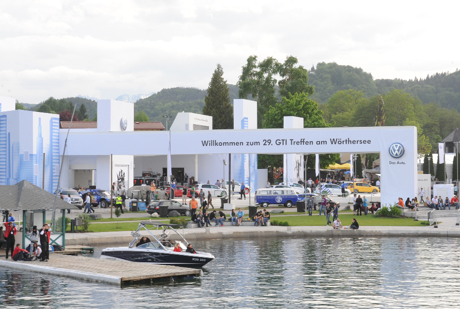 Wörthersee 2010: Der See rief, Fans und Girls kamen