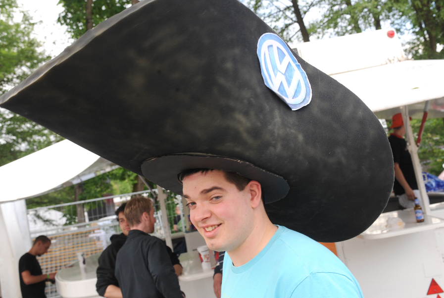 Wörthersee 2010: Der See rief, Fans und Girls kamen