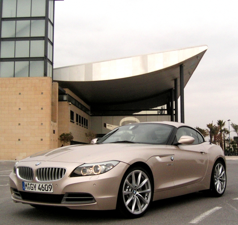 Wenn Frauen (Männer-)Autos entwerfen: BMW-Z4-Roadster geschlossen.