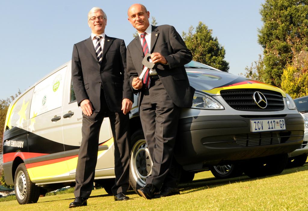  Fussball-WM 2010: Mercedes-Benz Vito als mobile Fan-Botschaft in Südafrika