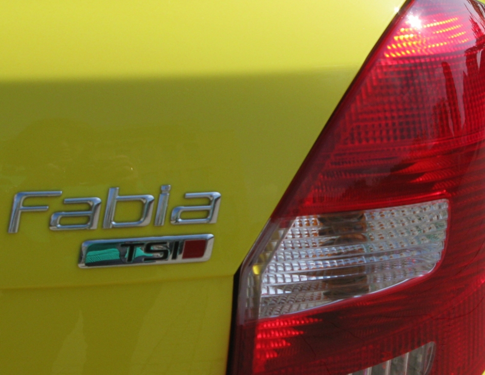 Škoda Fabia: Leuchteinheit hinten mit Schriftzug.