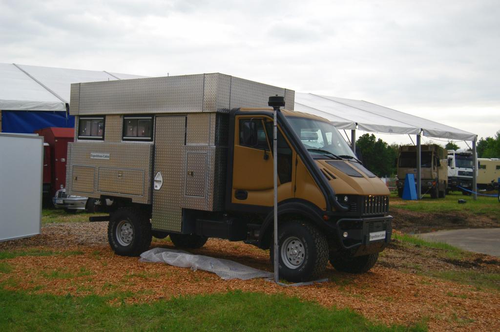 Abenteuer Allad: Bremach T-Rex mit hochfahrbarer Kabine von Expedition Cabin.
