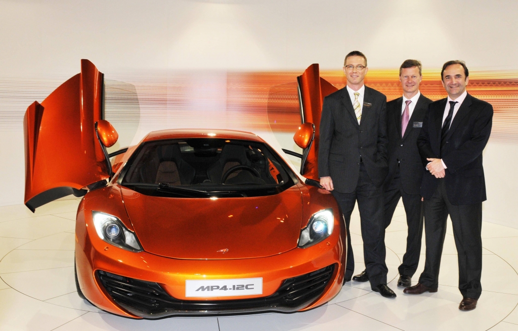 Anthony Sheriff, Geschäftsführer McLaren Automotive, Christian Marti, Direktor für die Region Europa, Timm Moll, Moll Sportwagen GmbH (von links nach rechts) freuen sich über den Deutschland-Start der Sportwagen-Marke.