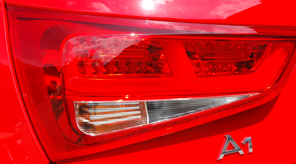 Audi A1: Leuchteinheit hinten mit Schriftzug. 
