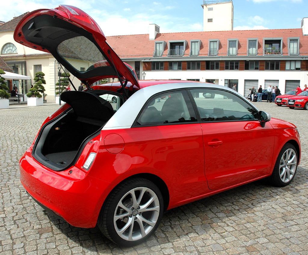 Audi A1: Mit geöffneter Heckklappe. 