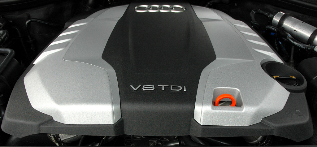 Audi Q7: Blick unter die Motorhaube. 