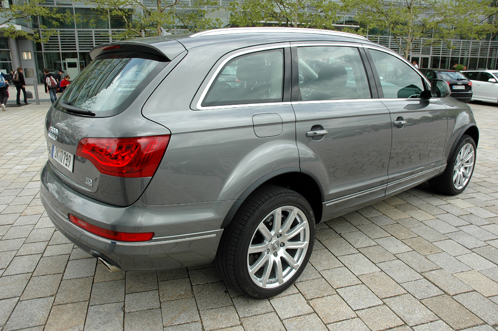 Audi Q7: Heck-/Seitenansicht