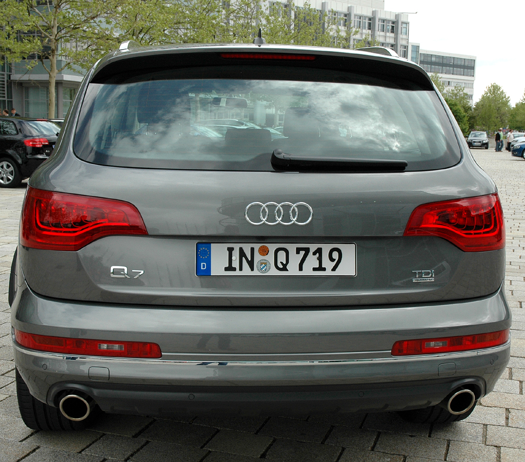 Audi Q7: Heckansicht. 