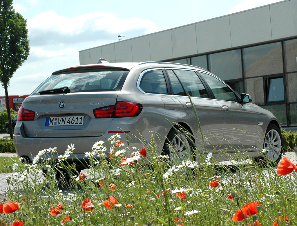 BMW 5er Touring: Heck-/Seitenansicht. 