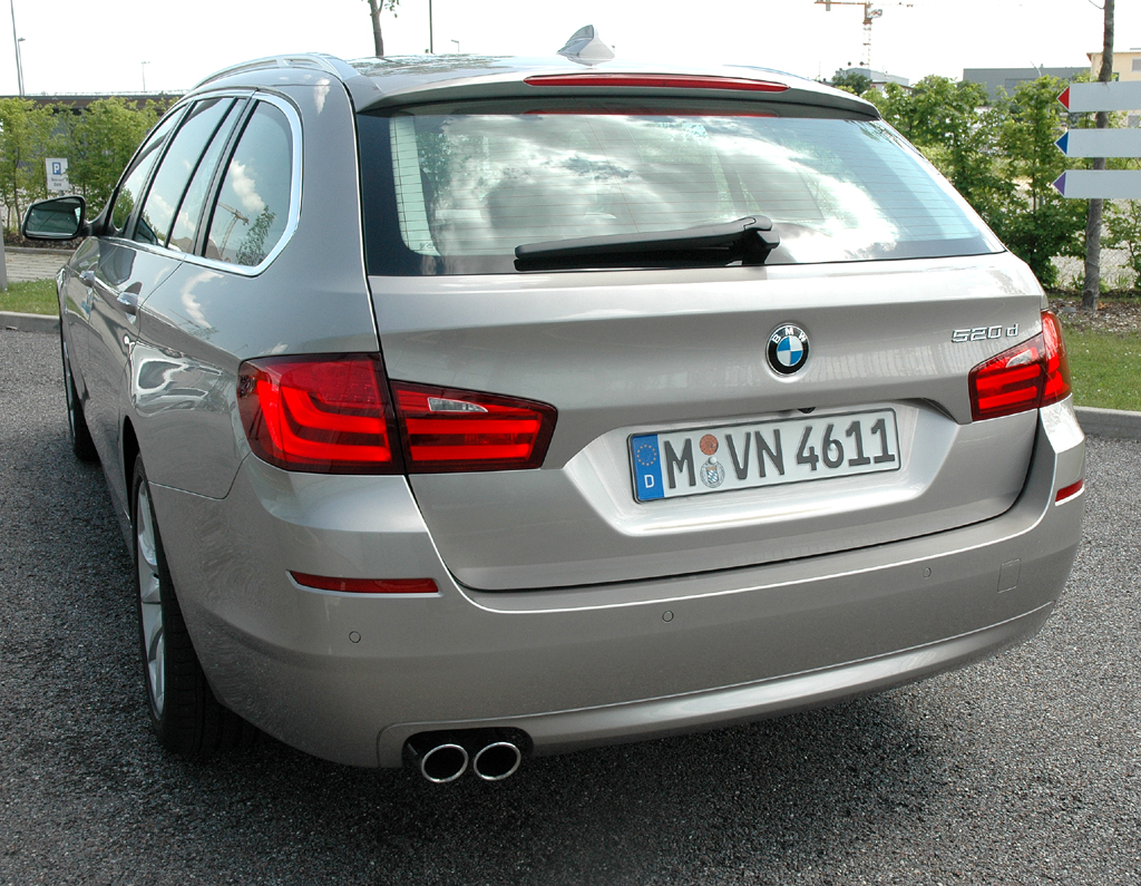 BMW 5er Touring: Heckansicht. 