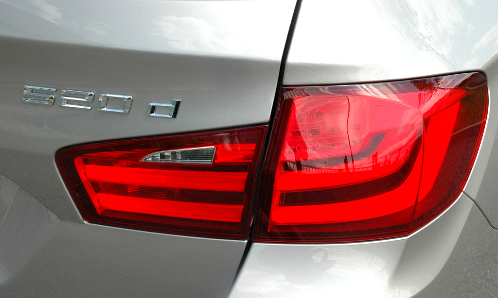 BMW 5er Touring: Leuchteinheit hinten mit Schriftzug. 