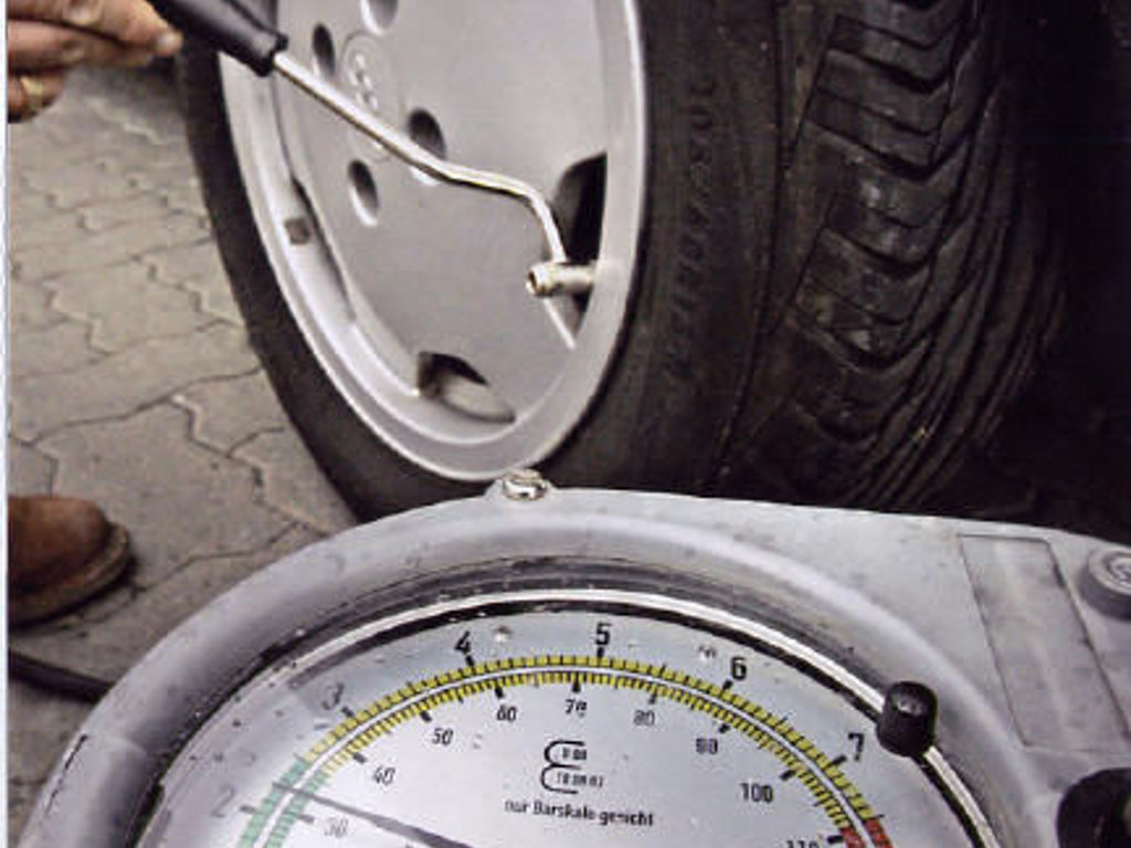 DVR gegen Gebühren für Reifendruckkontrolle 