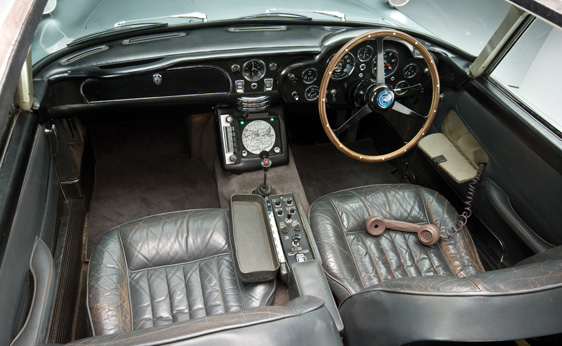 Das ultimative James Bond Gefühl erwünscht? Ersteigern Sie sich den Bond Aston Martin DB5