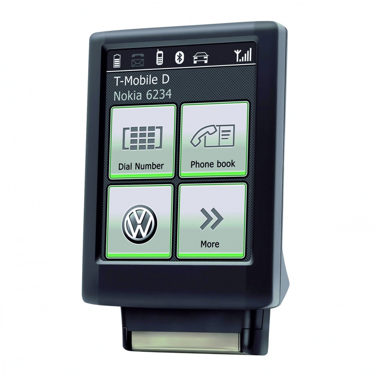 Die Telefonbedienung über den Bluetooth-Touch-Adapter wird durch das 2,8-Zoll-Touchscreen-Display wesentlich erleichtert.