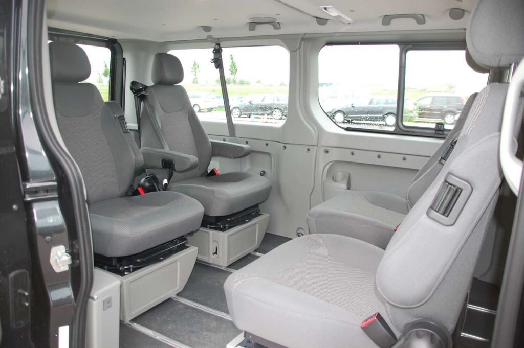 Duell der Großraumvans: VW Multivan Comfortline 2.0 TDI vs. Opel Vivaro Life Cosmo 2.5 CDTI